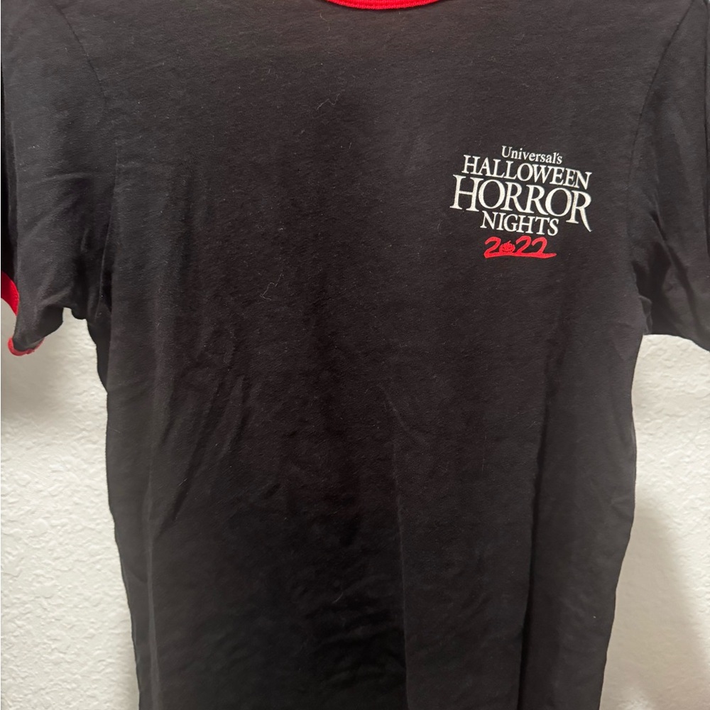 Mens XS Halloween Horror Nights Universal 2022 Never Go Alone Ringer T Shirt
